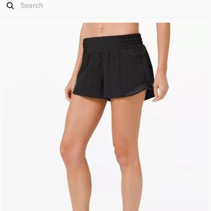 Lu Lu lemon hotty hot shorts 2.5/black/size 6